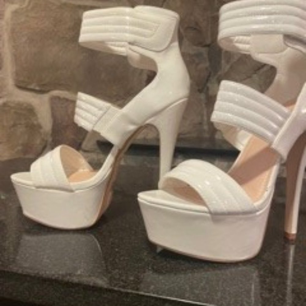 Anne Michelle White size 10 5 inch heel
